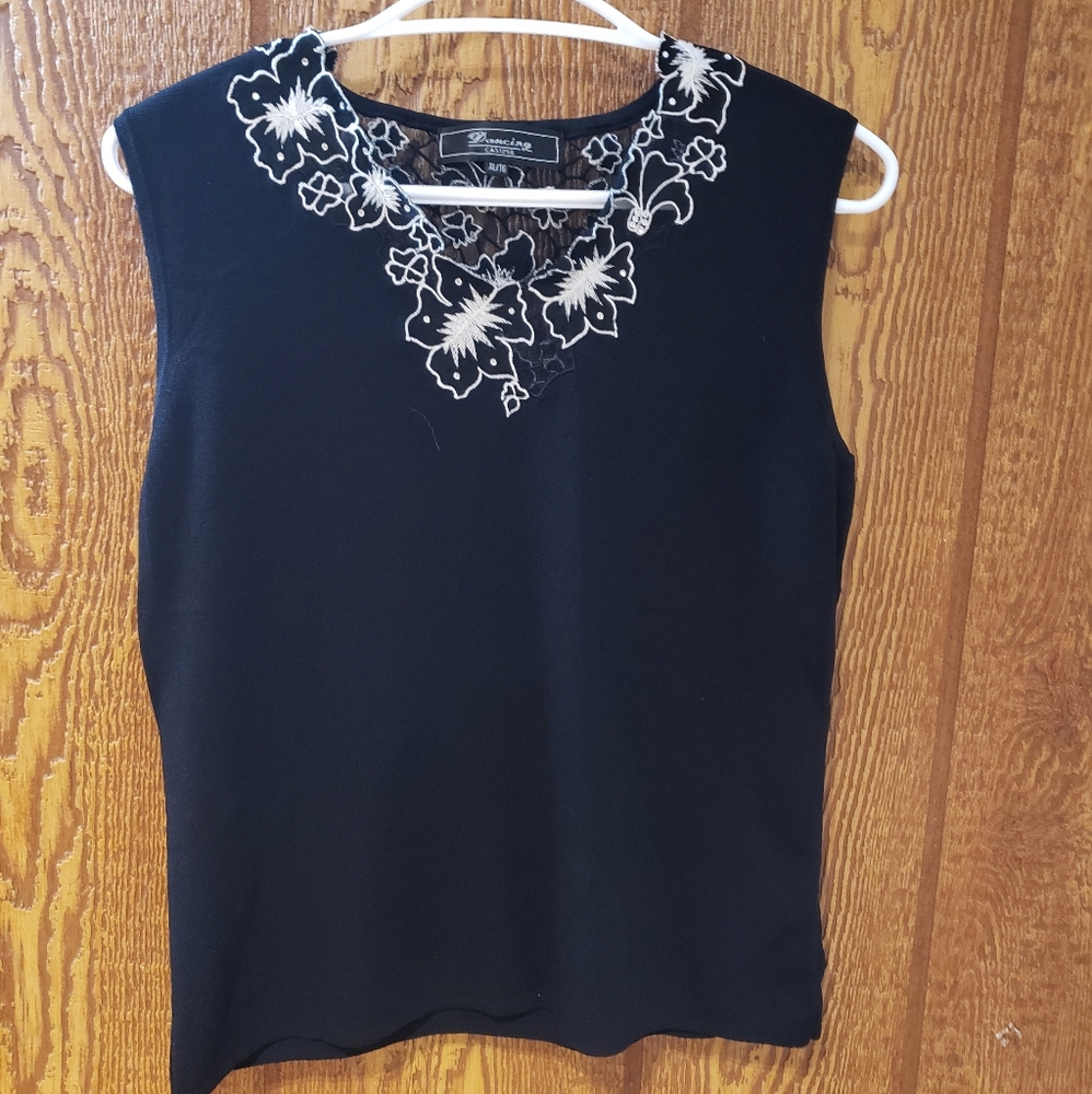 Dancing/ v-neck sleeveless top